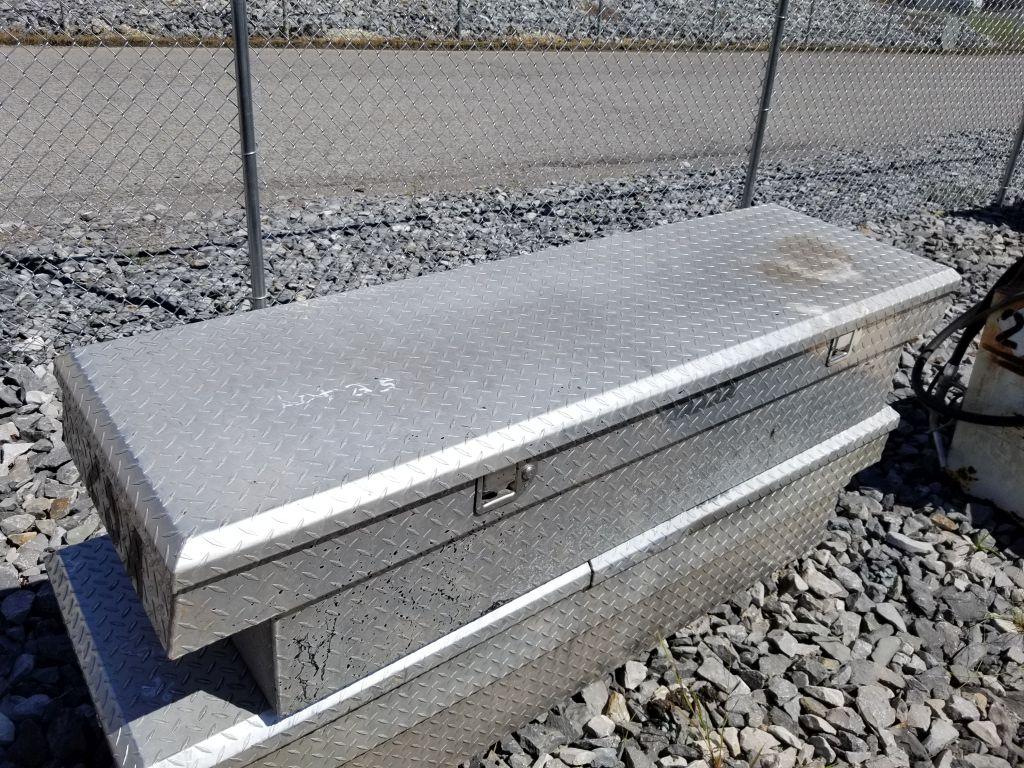 DIAMOND PLATED TOOL BOX FOR PICK-UP (APPROX 6')