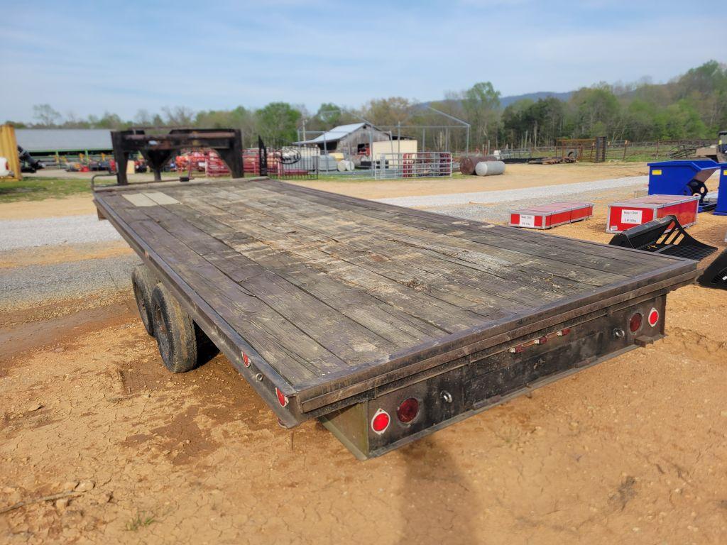 PARR 20' TANDEM ANXLE GOOSENECK FLATBED TRAILER, SELLER SAID NEEDS AXLE BEA