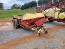 SPERRY NEW HOLLAND 680 HYDRAULIC MANURE SPREADER, 17' BED, SELLER SAYS OPERATES AS SHOULD