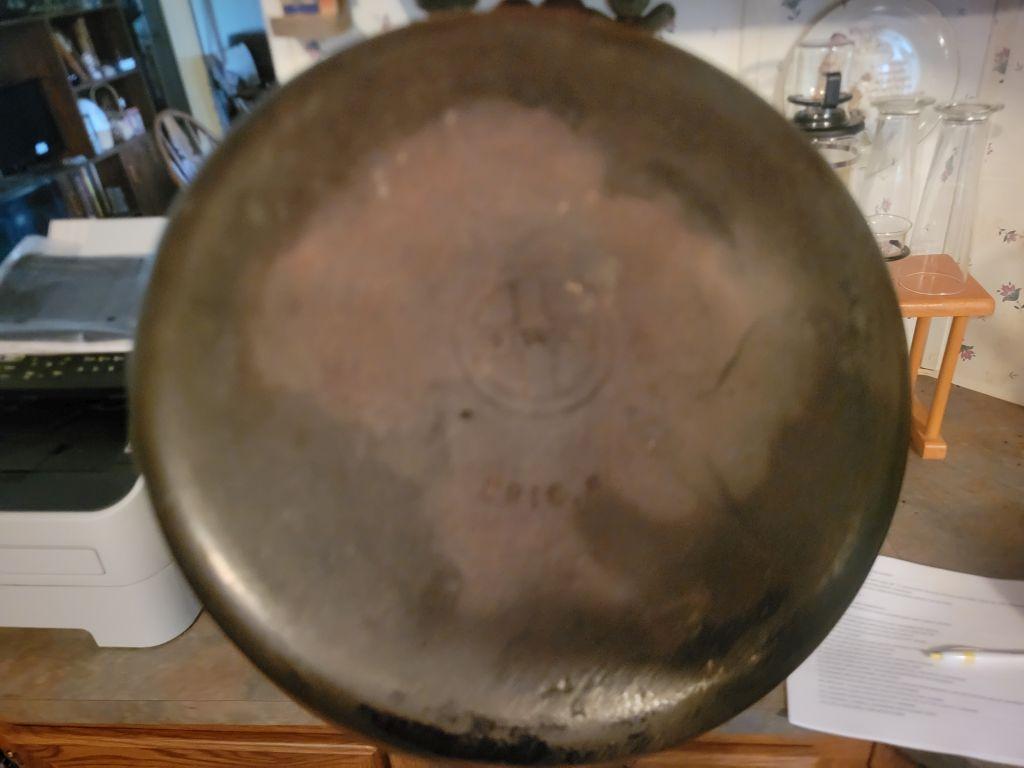 ASSORTED CAST IRON SKILLETS WAGER AND GRISWALD (7) AND GLASSWARE