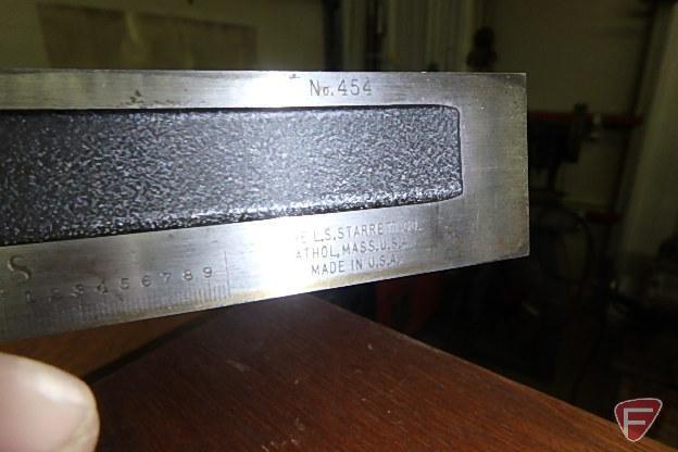 Starrett #454 height gauge with case