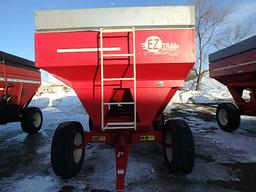 EZ Trail 3400 gravity box with tank extension on H & S model 412 24,000 lb. wagon