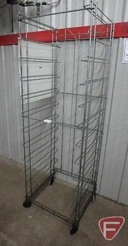 Collapsible bread rack on casters