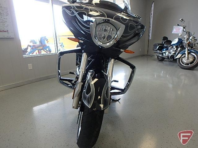 2013 Victory Cross Country Motorcycle, 106 V-Twin Bagger