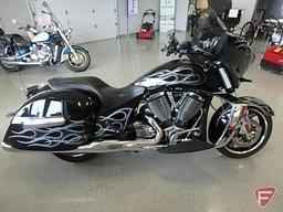 2013 Victory Cross Country Motorcycle, 106 V-Twin Bagger