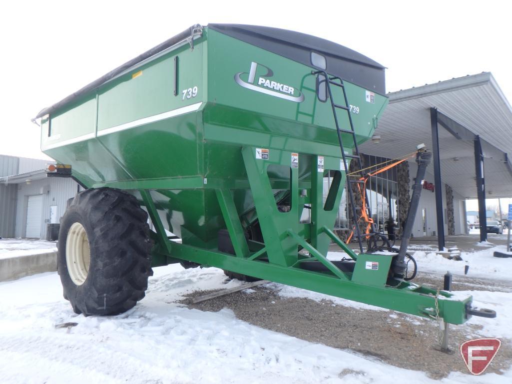 Parker 739 grain cart with tank extension and roll tarp, 30.5L-32 rubber, approx. 750 bushels