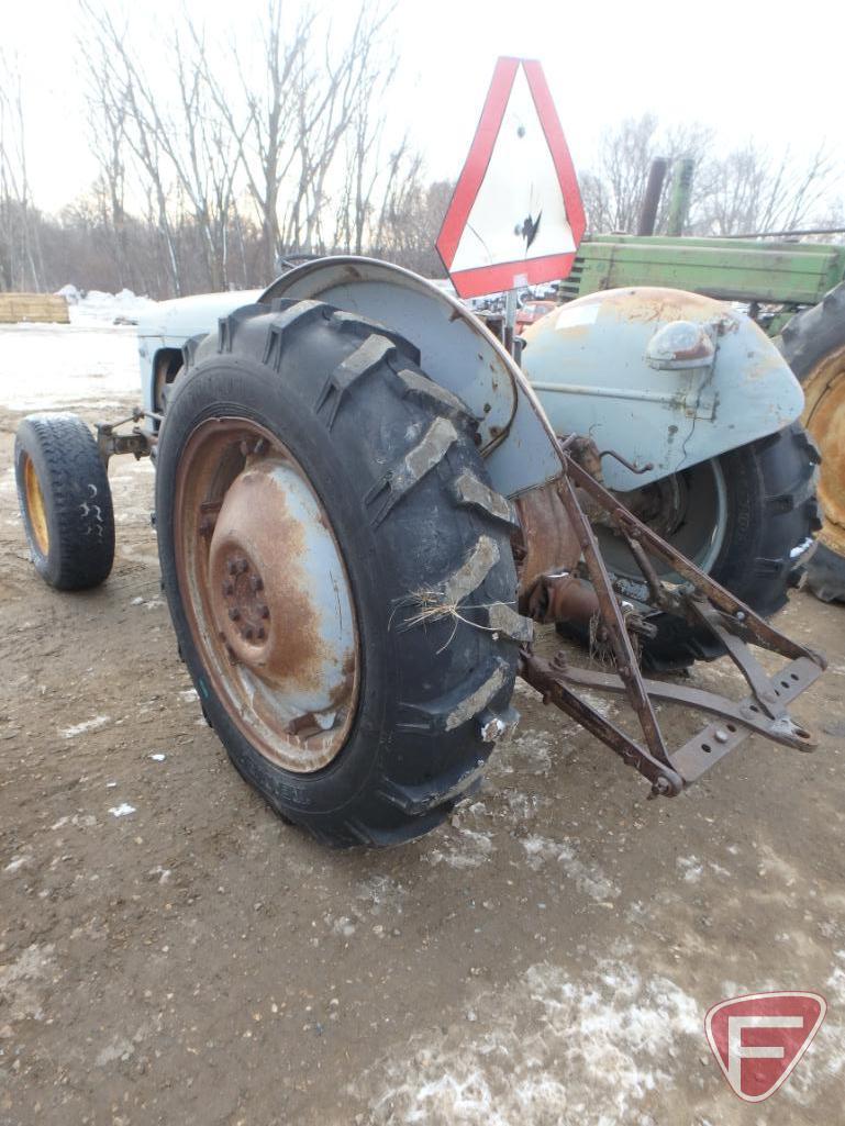Ferguson T0-20 tractor, sn 29275, good rubber
