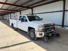 2015 CHEVROLET 3500 HYRAIL SERVICE BODY TRUCK 205,122 Miles, 2,976 Hours  4