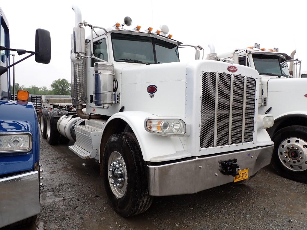 2012 PETERBILT 388 TRUCK TRACTOR 464,580 (+/-)  DAY CAB, PACCAR DIESEL, 8LL