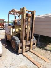 YALE TYPE D RUBBER TIRE FORKLIFT, 4185HRS(+/-)  DIESEL, 1 STAGE MAST,