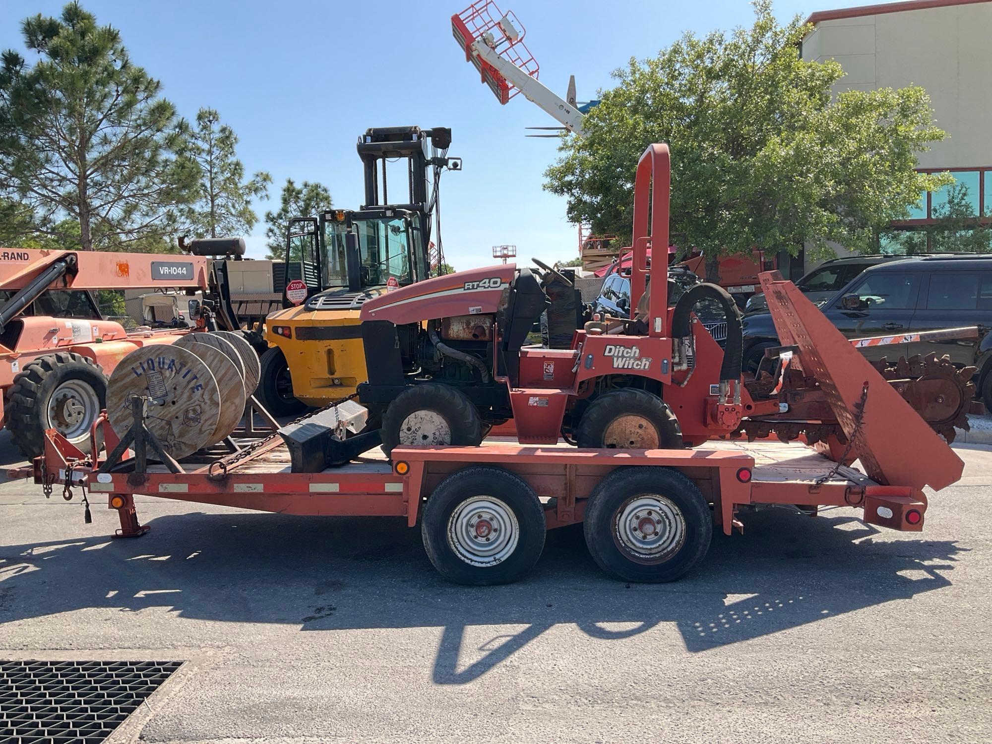 DITCH WITCH RT40 RIDE ON TRENCHER WITH DUAL AXLE UTILITY TRAILER, NEW BATTERY, LOW HOURS, RUNS & ...