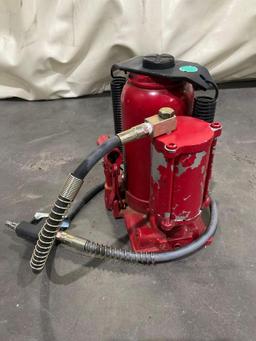 UNUSED ATE PRO USA 20 TON AIR HYDRAULIC BOTTLE JACK, APPROX 44,000LBS MAX CAPACITY