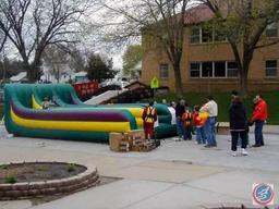 Inflatable Bungee Run Game (requires 1 blower fan to inflate, NOT included in this lot)
