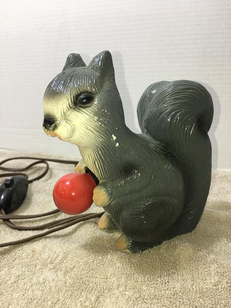 Vintage 1940's Ceramic Hankscraft Squirrel Lamp