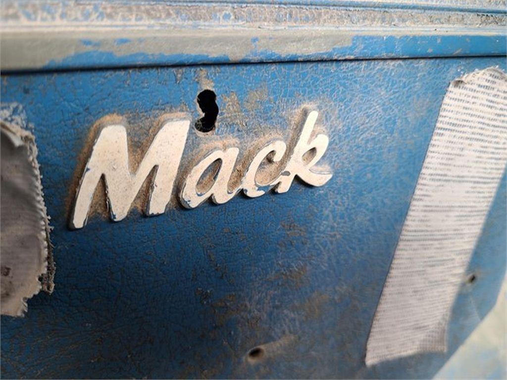 1971 Mack DM685S
