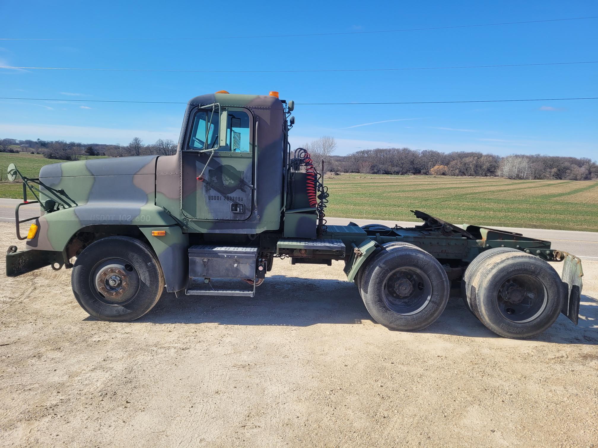 1992 Freightliner Day Cab Semi-Tractor