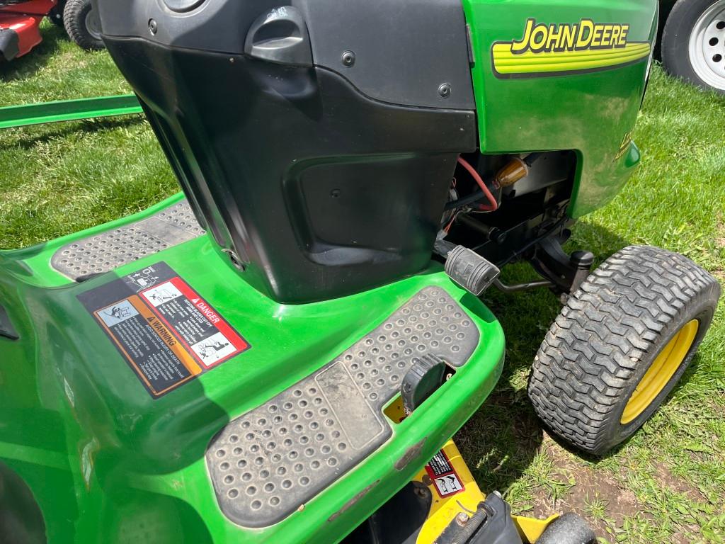 John Deere L120 Lawn Tractor