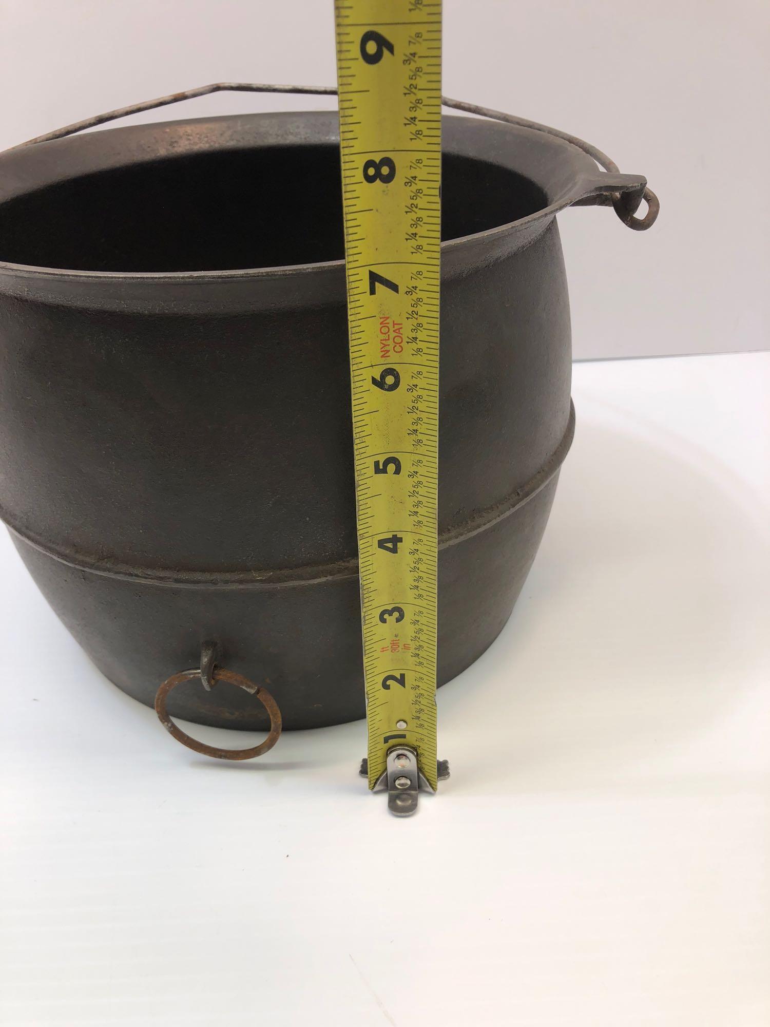 Vintage cast iron GRISWOLD bean pot