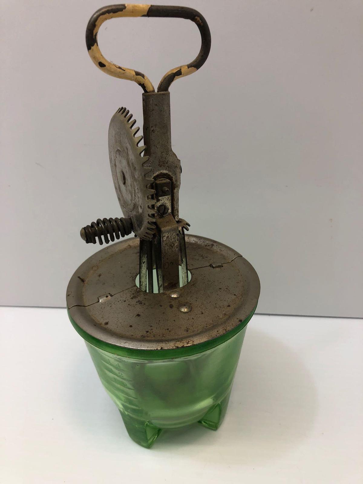 ANCHOR HOCKING measure cup/lid with beater