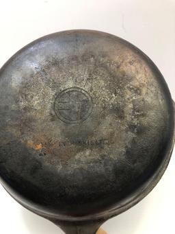Vintage cast iron #10 GRISWOLD skillet