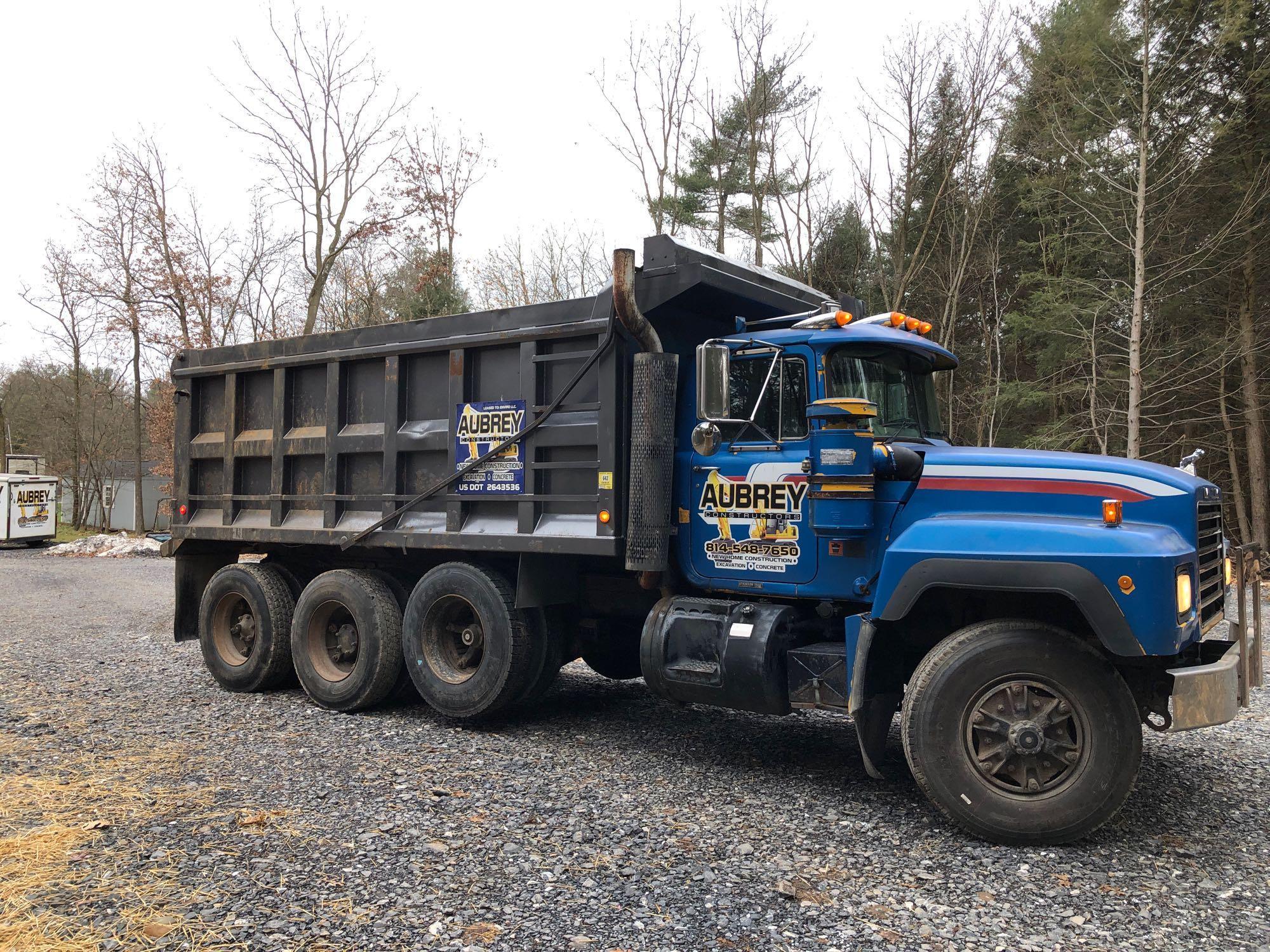 1995 MACK dump truck(Model 350-R690;new front drive tires;new lift cylinder;300610 miles;20096 hours