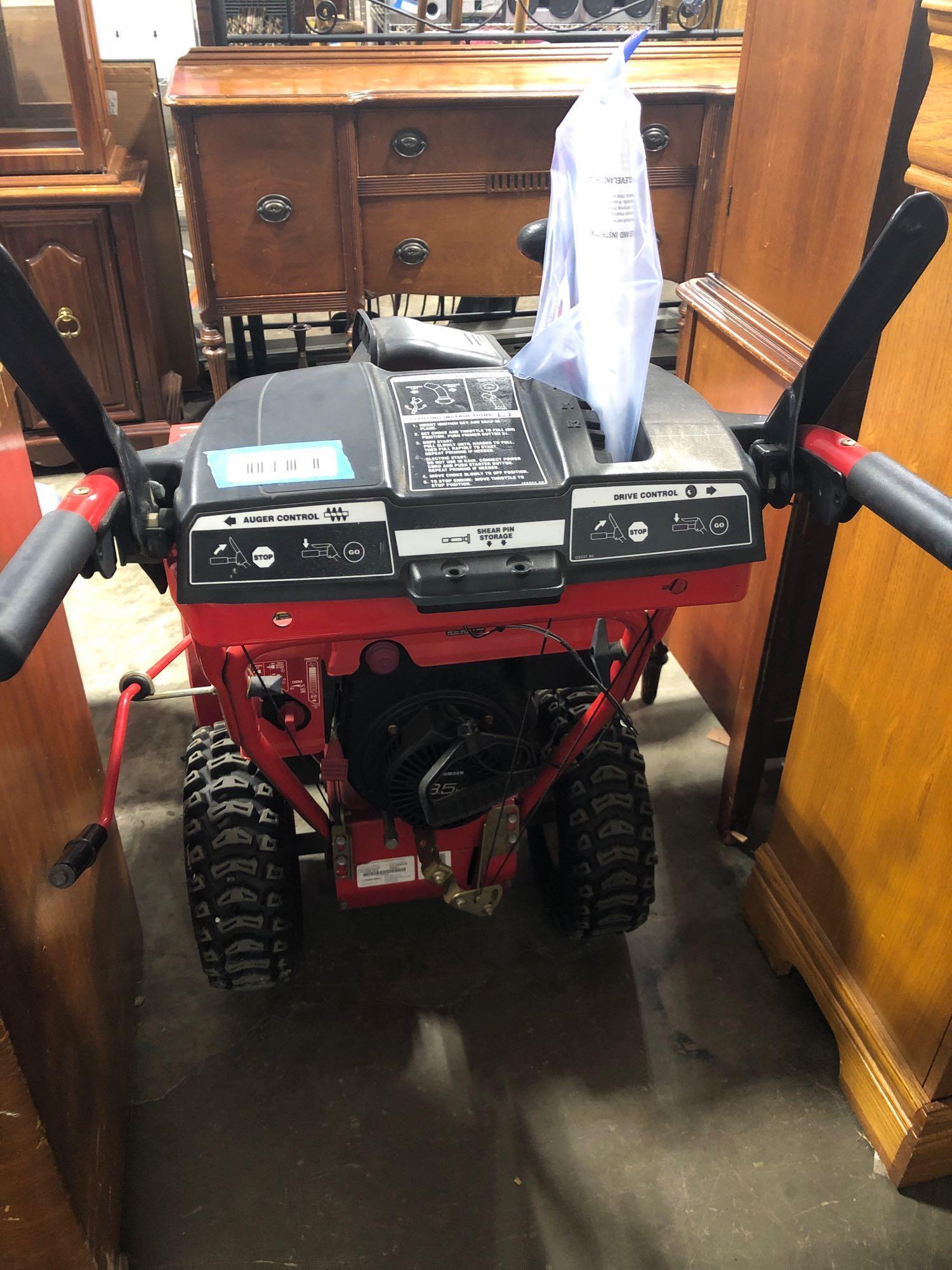 Troy built 26 inch snowblower 8 1/2 hp very nice condition