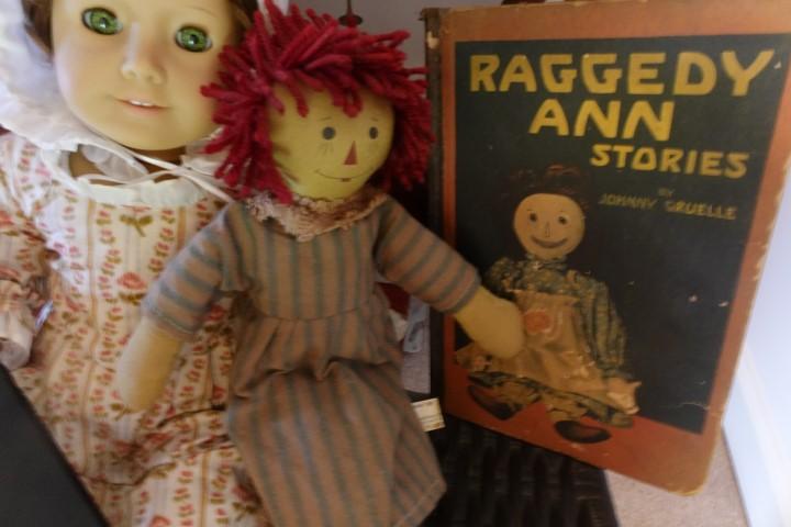 ANTIQUE RUSH BOTTOM ROCKER WITH RAGEDY ANN BOOK AND DOLLS