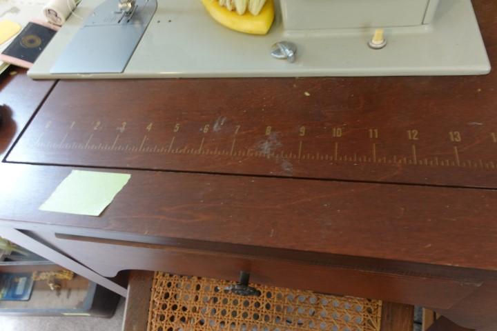 SEWING MACHINE TABLE WITH SEARS KENMORE SEWING MACHINE AND SUPPLIES AND WOR