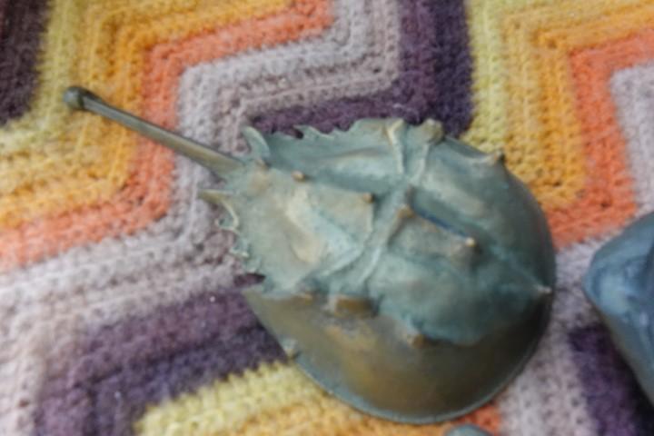3 BRASS COLLECTIBLES INCLUDING MINI HORSESHOE CRAB BLUE CRAB AND OYSTER SHE