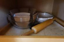 CONTENTS OF 2 KITCHEN CABINETS INCLUIDNG MIXING BOWLS BLENDER POTS AND MORE