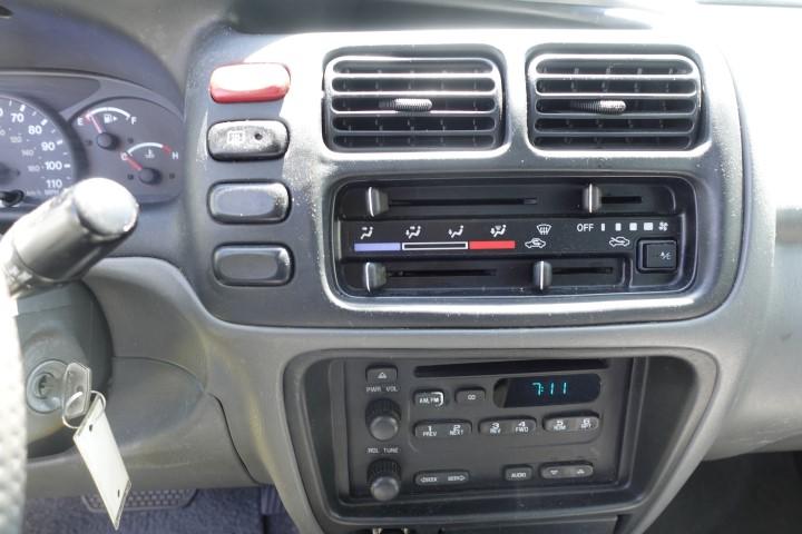 #3901 2004 CHEVY TRACKER 82637 MILES AM FM CD PLAYER COLD AC 4 DOOR CLOTH I