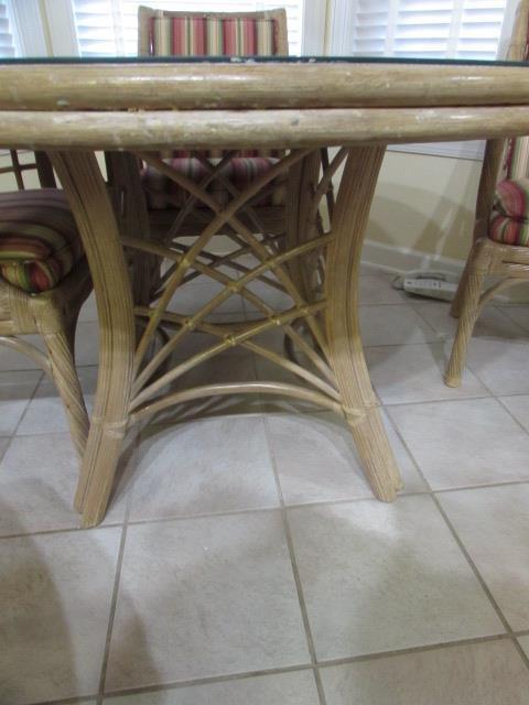Round Wicker Dining Table w/ Glass Top and (4)