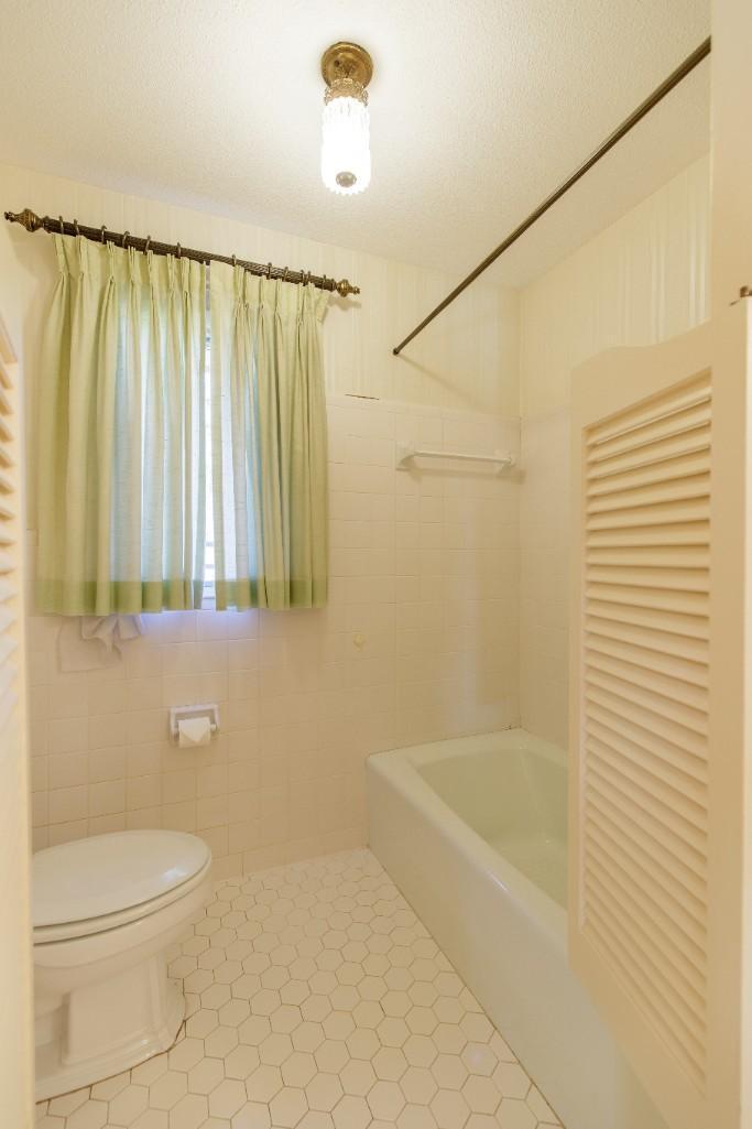3 Bedroom 2.5 Bath Home -  900 S. Lakeshore Dr. Valdosta, GA
