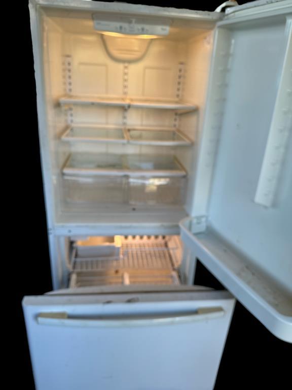 Whirlpool Refrigerator with Bottom Freezer -