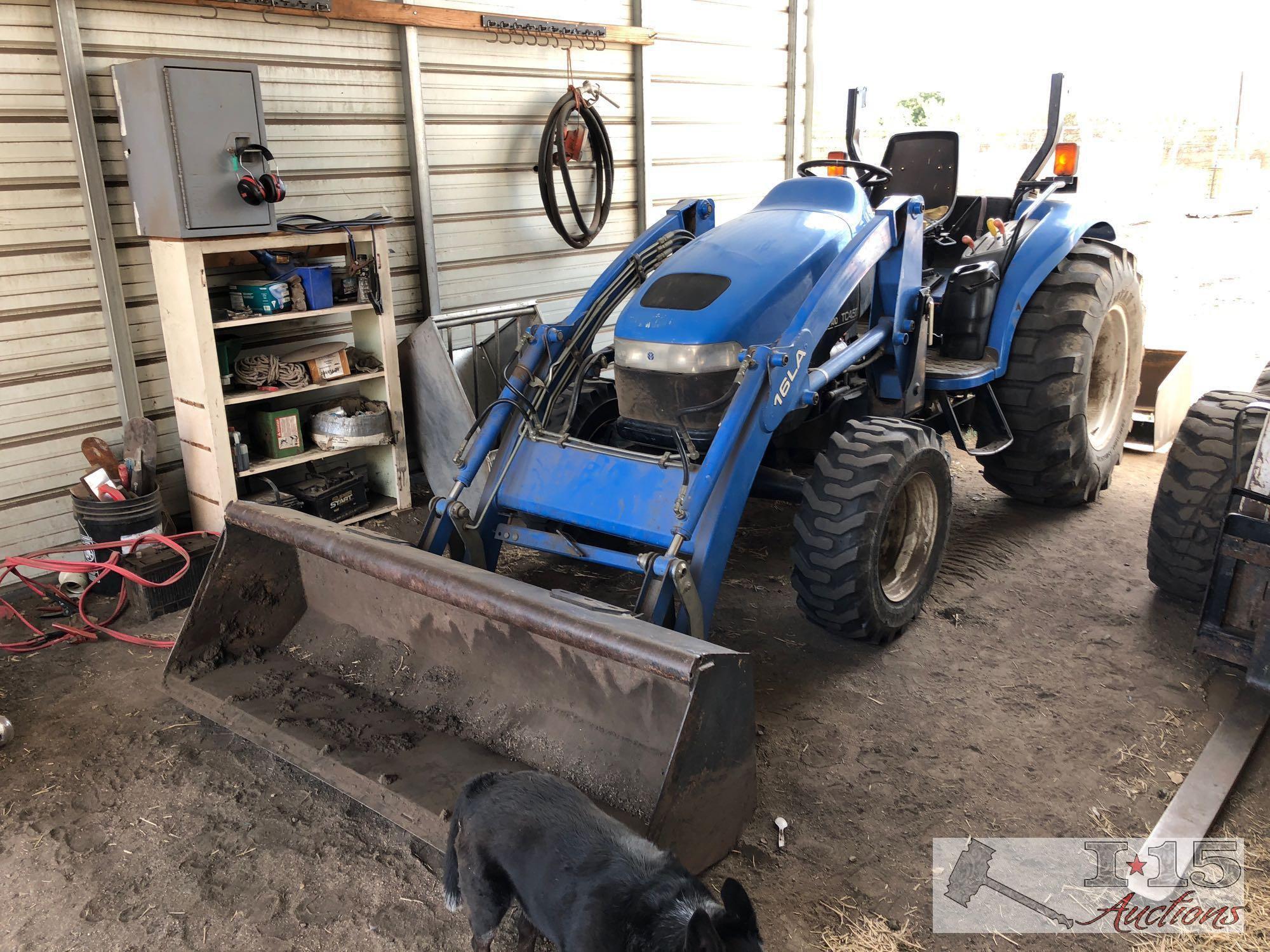 New Holland TC45D 4x4 tractor With ripper teeth