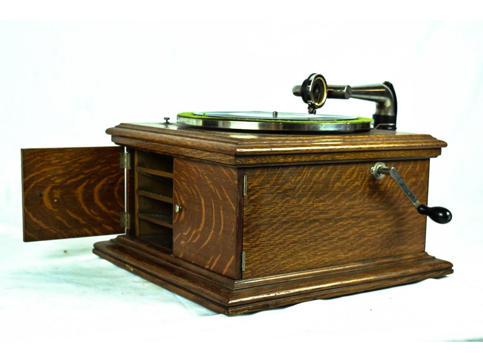 Victor Victrola VI Table Top Phonograph