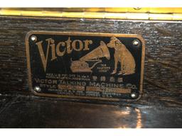 Victor Victrola VV XIV Queen Anne Leg Phonograph