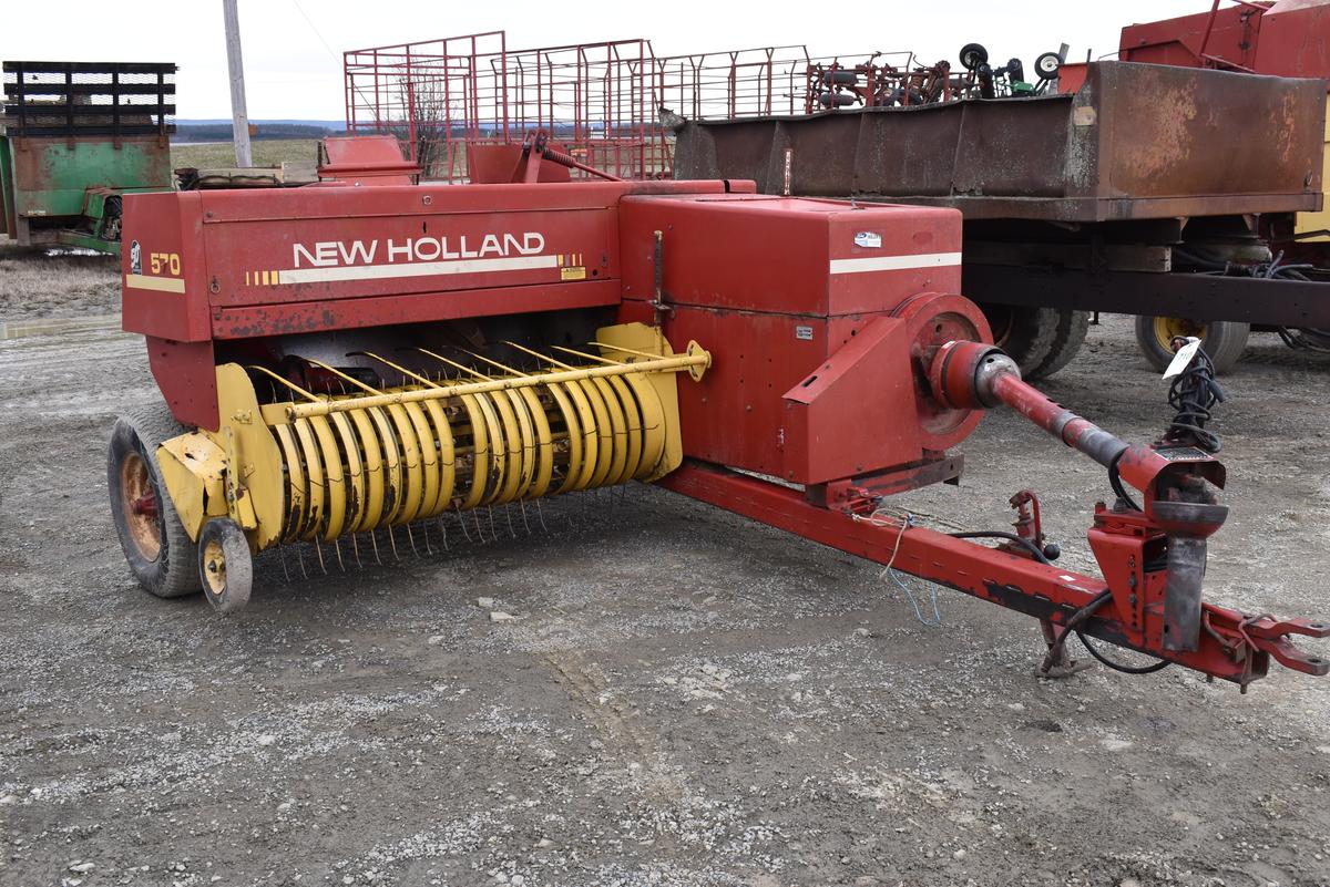 NH 570 Baler with hydralic thrower
