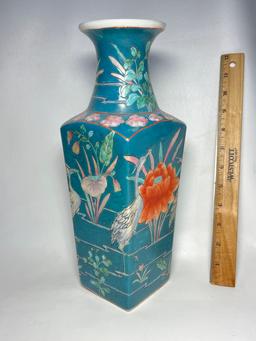 Beautiful Porcelain Oriental Vase