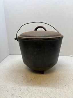 cast iron footed kettle with lid