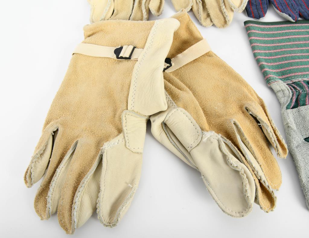 (4) Heavy Duty Work Gloves Various style sz Lg