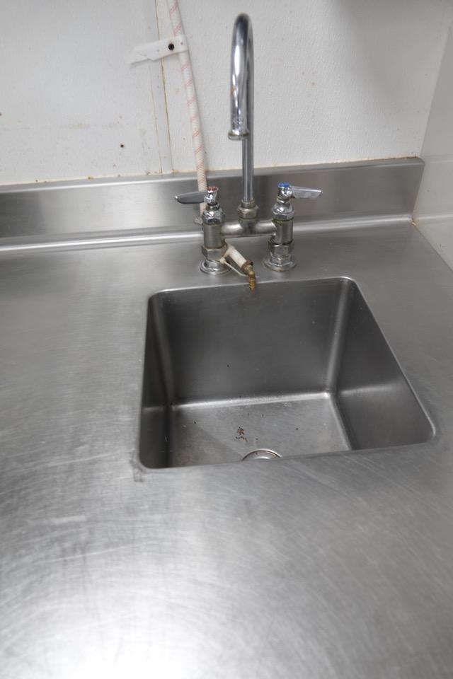 ONE-HOLE SINK W/FAUCET