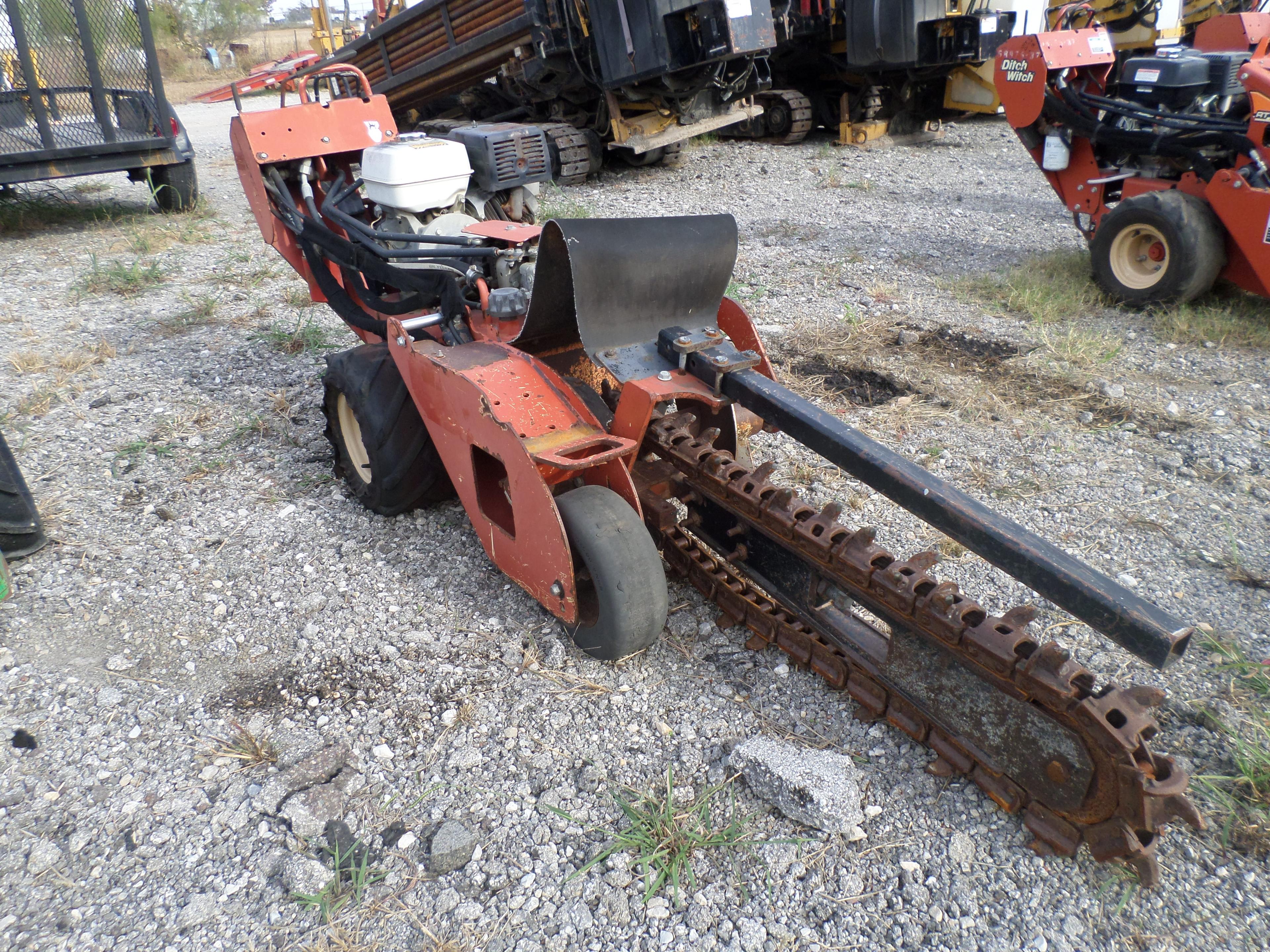 09 Ditch Witch RT10