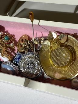 Jewelry box with assorted jewelry