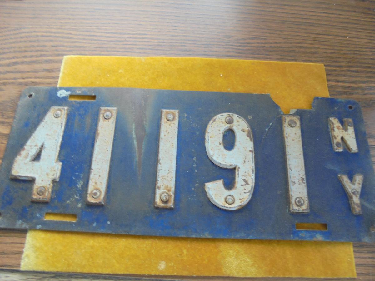 1910 NEW YORK LICENSE PLATE WITH RIVETED NUMBERS
