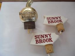 THIS IS A GROUP OF 3 OLD ADVERTISING BAR BOTTLE POUR STOPPERS-SUNNY BROOK & FOUR ROSES WHISKEY