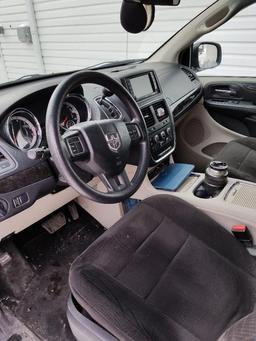 2013 Dodge Grand Carvan, Stow 'n Go, double sliding doors, cloth interior