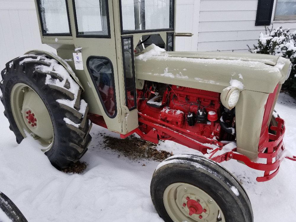 Ford Jubilee tractor with cab, 3 pt, PTO