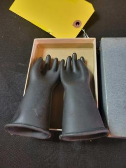 Vintage White Rubber Co. rubber glove advertising in box, salesman sample