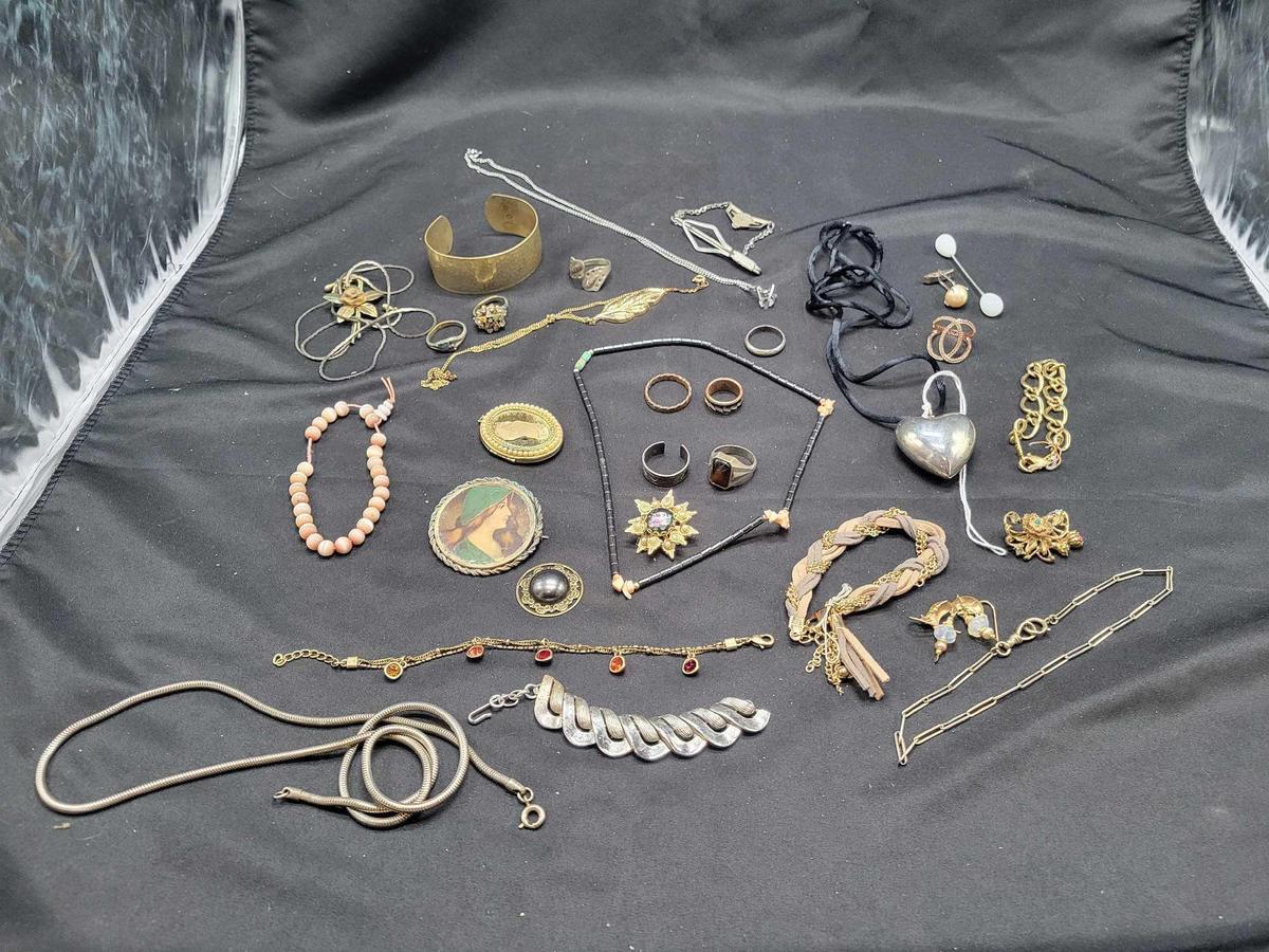Group of assorted costume jewelry, necklaces, bracelets, rings